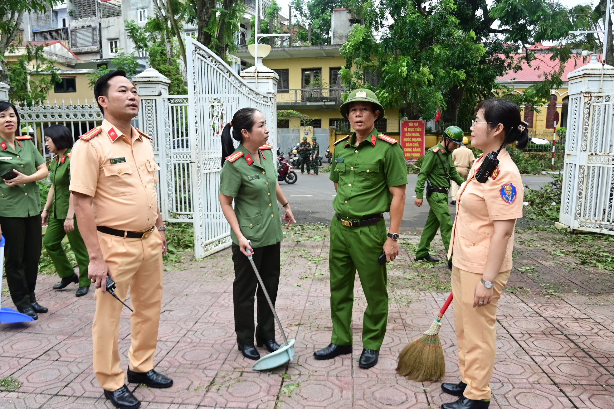 Hội phụ nữ CATP: Chung tay khắc hậu quả của bão số 3